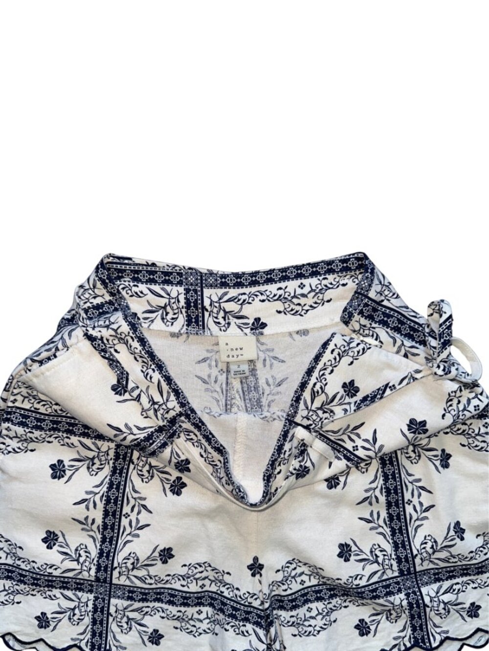 NWOT A New Day Blue White Floral Linen Blend Scalloped Shorts Size 2 - Picture 4 of 11